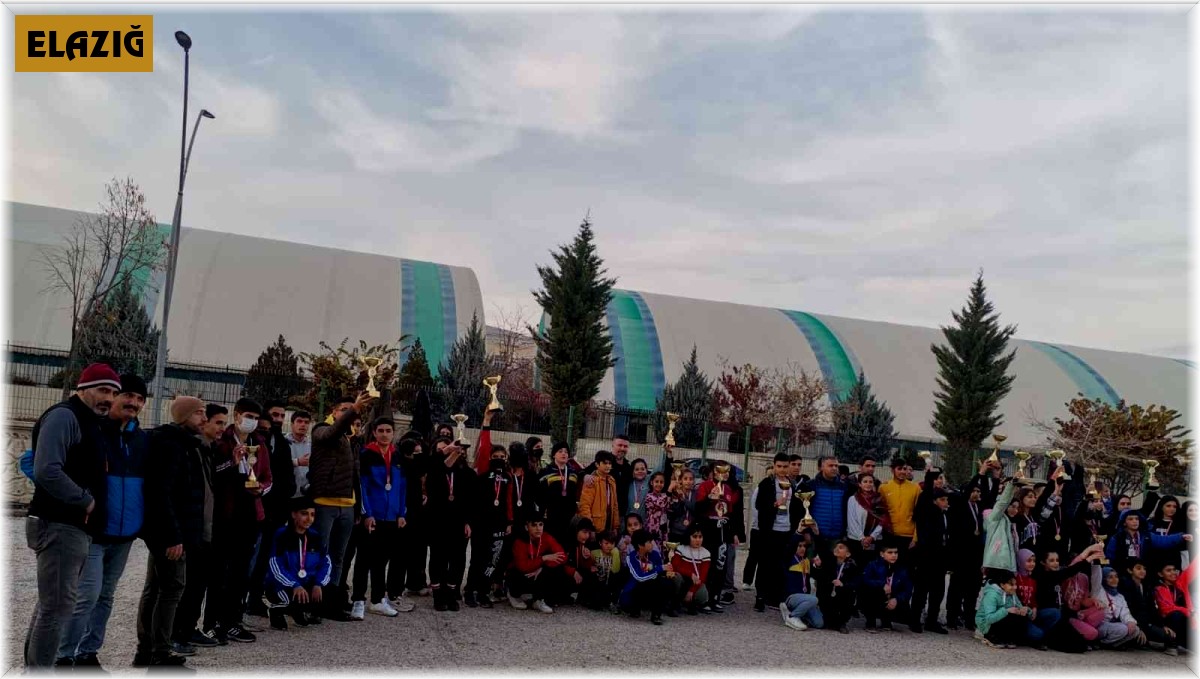 Öğretmenler dart ve bocce turnuvasında stres attı