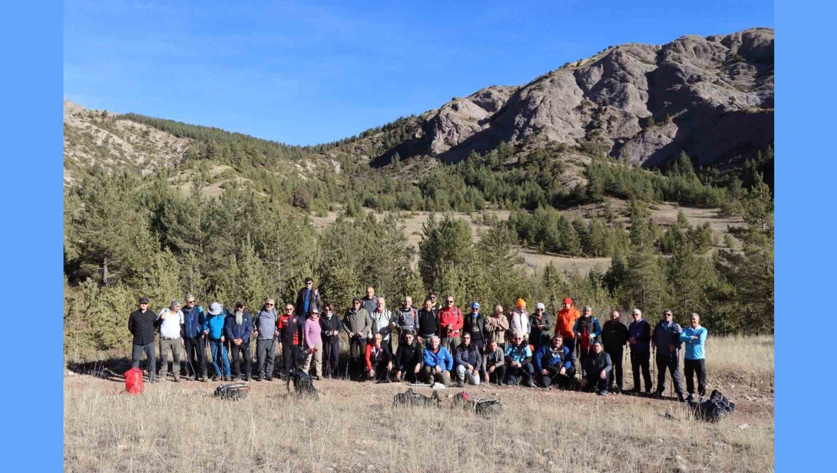 "Öğretmenler Günü" için 15 kilometrelik yürüyüş