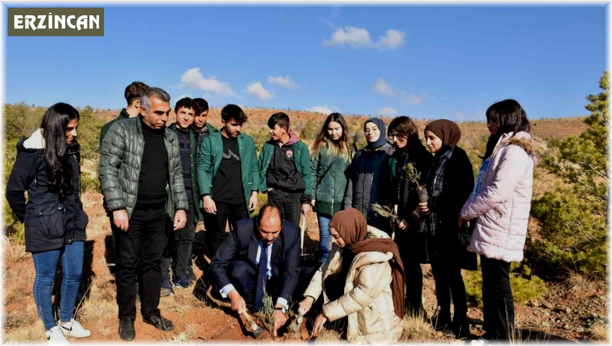 'Öğretmenler Günü'nü hatıra ormanına fidan dikerek kutladılar