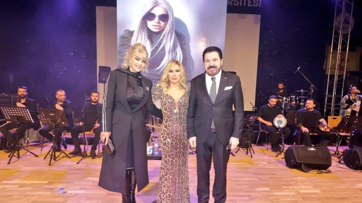 Öğretmenler kendileri için düzenlenen konserde doyasıya eğlendi