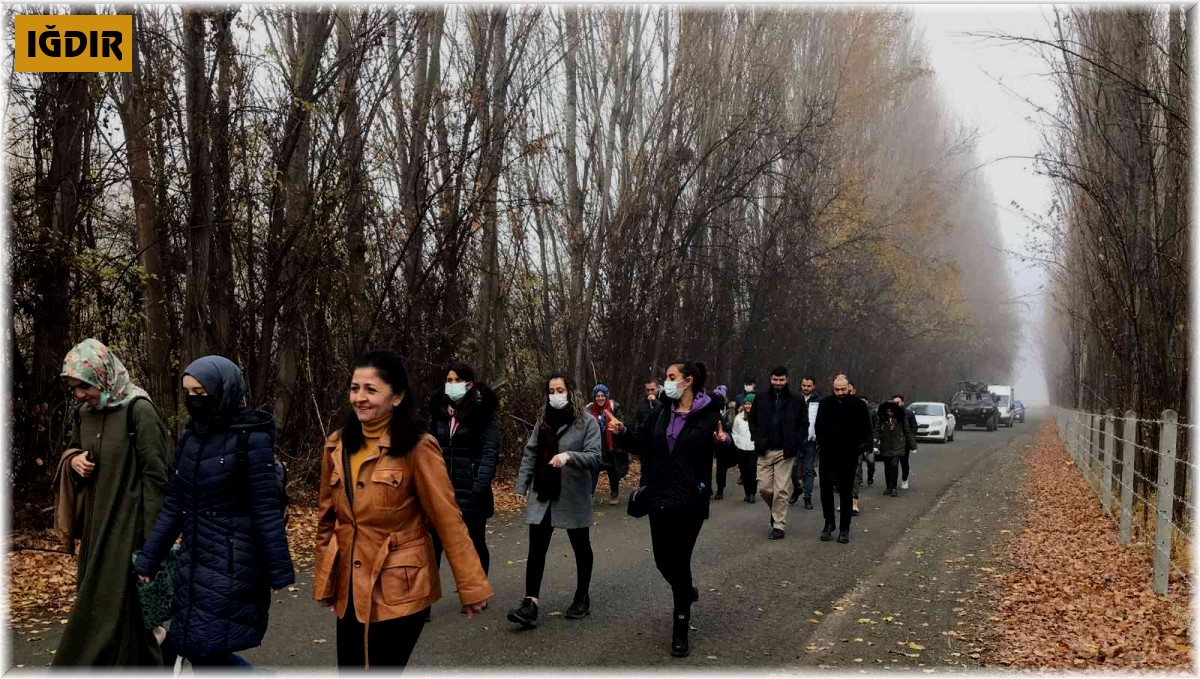 Öğretmenler sis altında doğa yürüyüşü yaptı