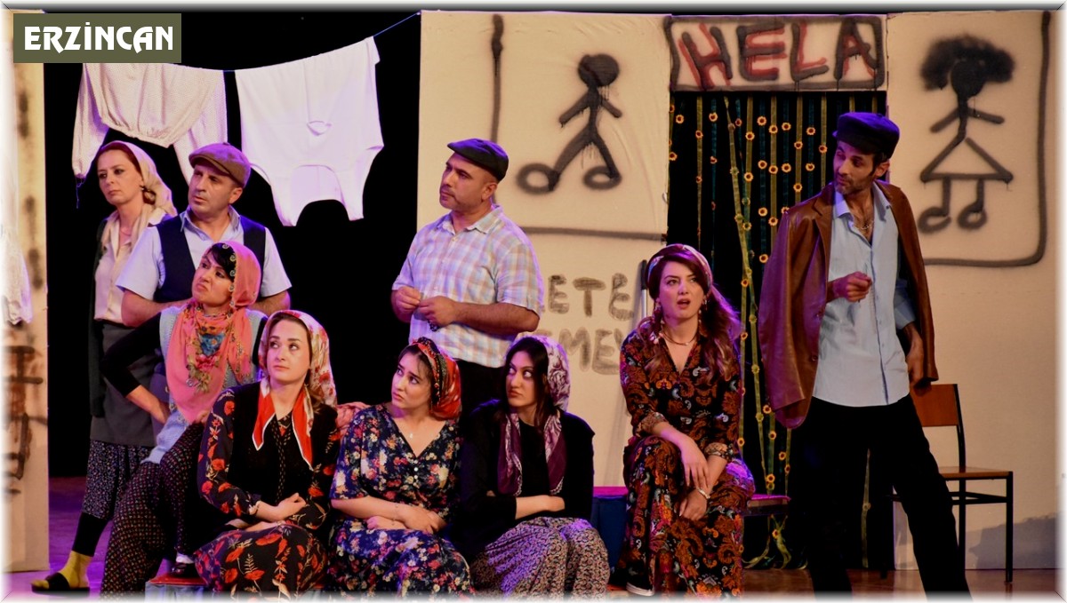 Öğretmenlerin kurduğu tiyatro topluluğunun gösterisi yoğun ilgi gördü