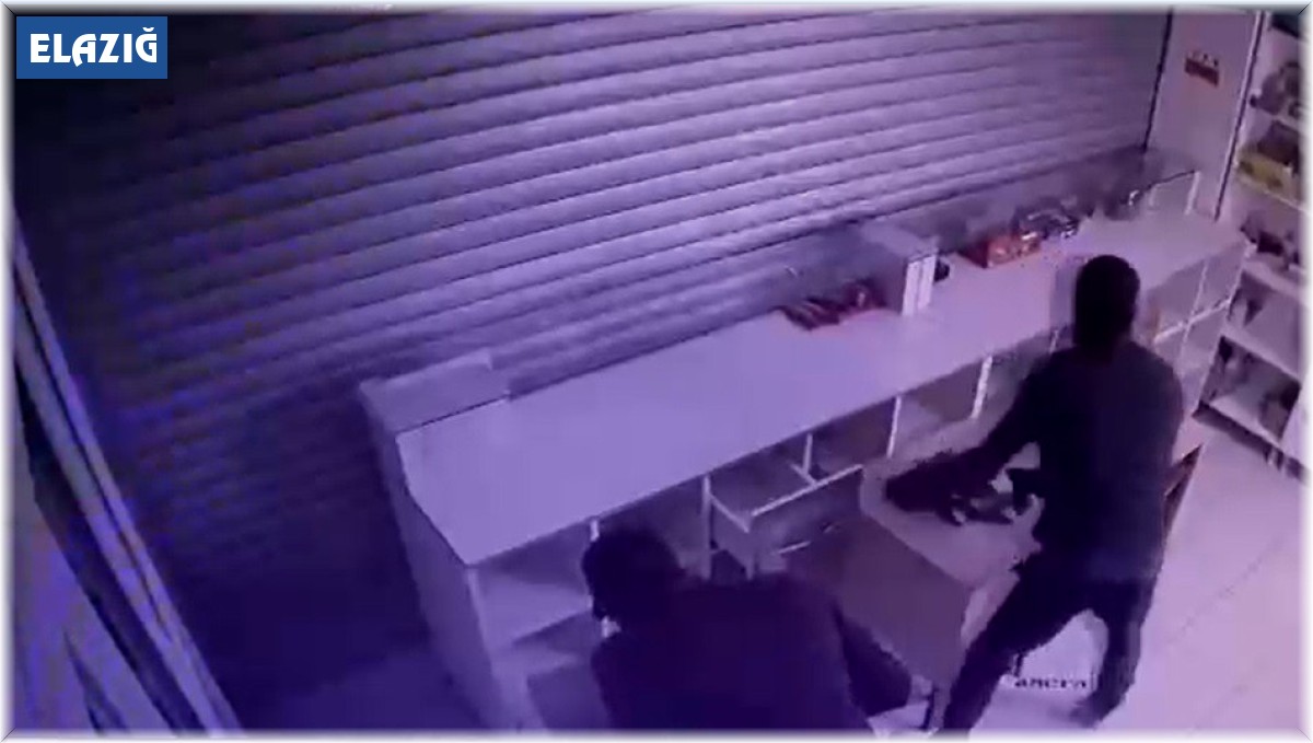 Okul kantinine giren kar maskeli hırsızlar, ne varsa çöp poşetine doldurup çaldı