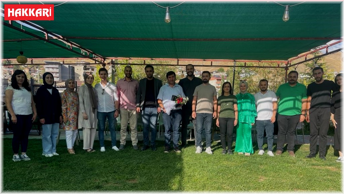 Okul Müdürü Karaman sevgi koridoru ile uğurlandı