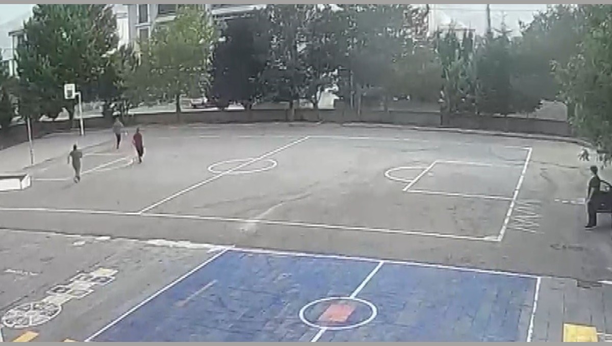 Okul müdüründen hayat kurtaran müdahale