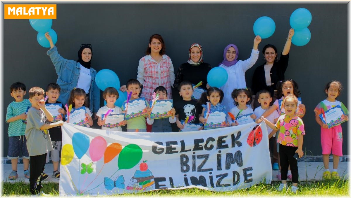 Okul öncesi öğrencilerine başarı belgesi