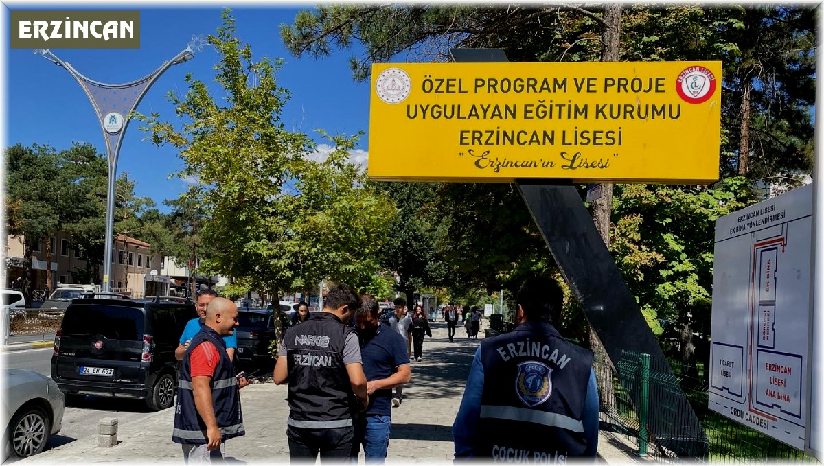Okul önlerinde polis denetimi