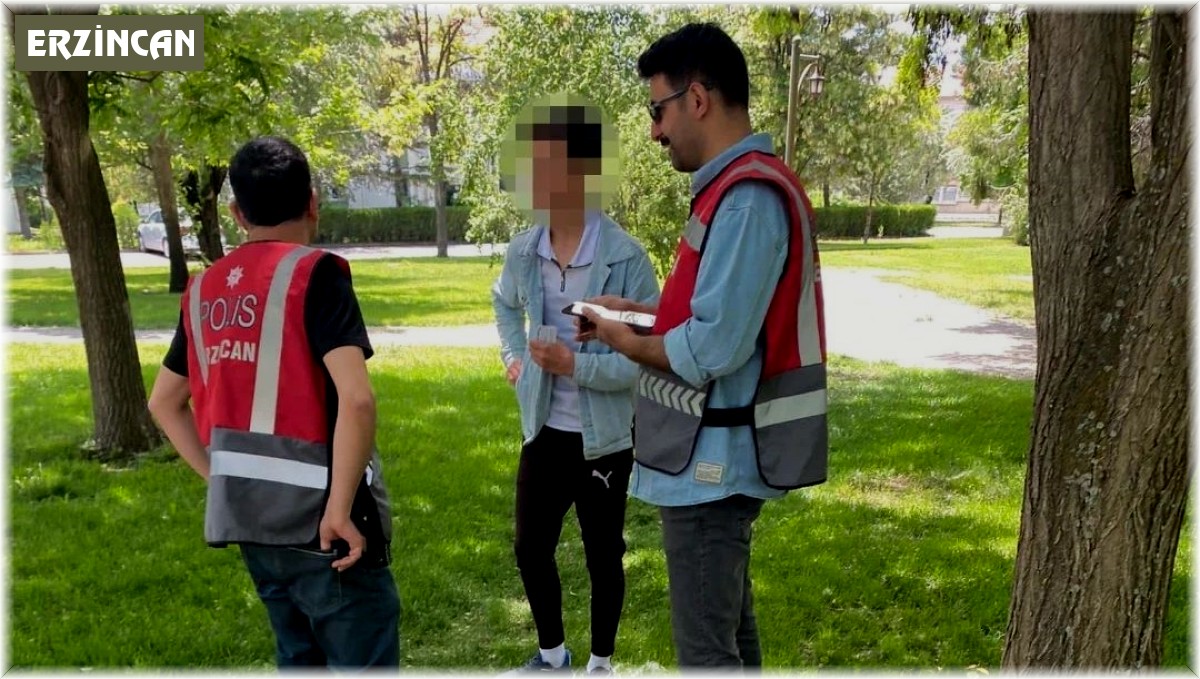 Okul önlerinde polis denetimleri sürüyor