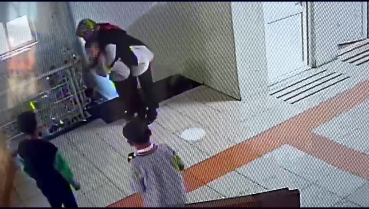 Okulda nefes borusuna yiyecek kaçan öğrenci, öğretmenin müdahalesiyle kurtuldu