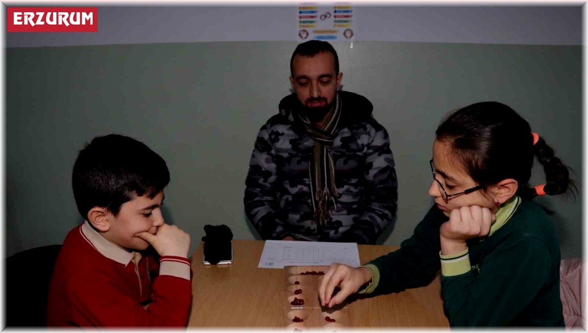 'Okullar Arası Zeka Oyunları Turnuvası'nda finale kalmak için kıyasıya yarıştırlar