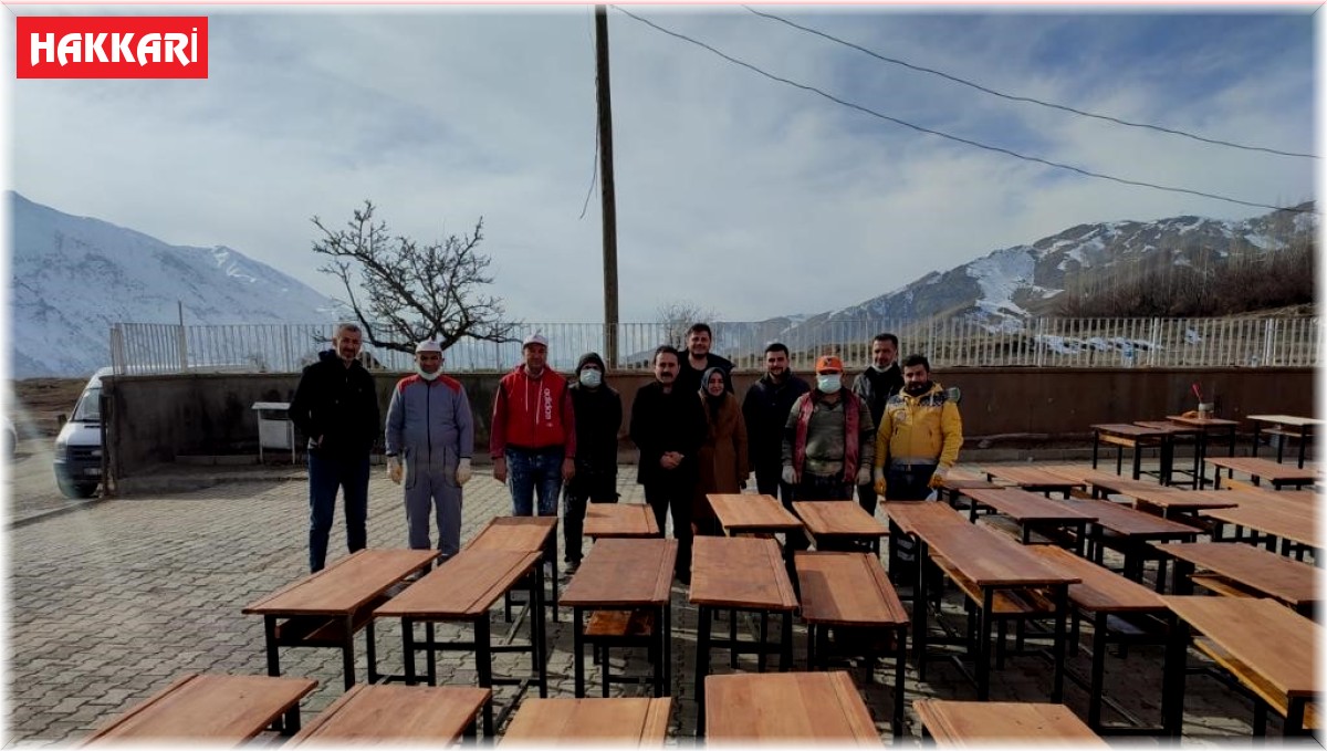 Okullardaki masa ve sandalyeler yenileniyor