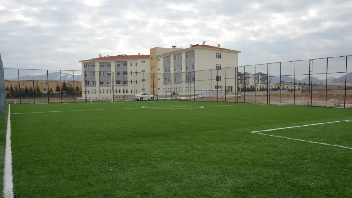 Okulların spor tesisi ihtiyaçları karşılanıyor