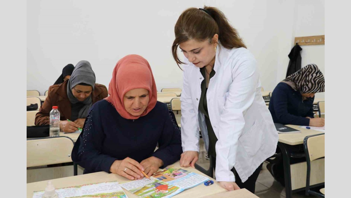 Okuma yazma kursları ile geleceğe güvenle bakıyorlar