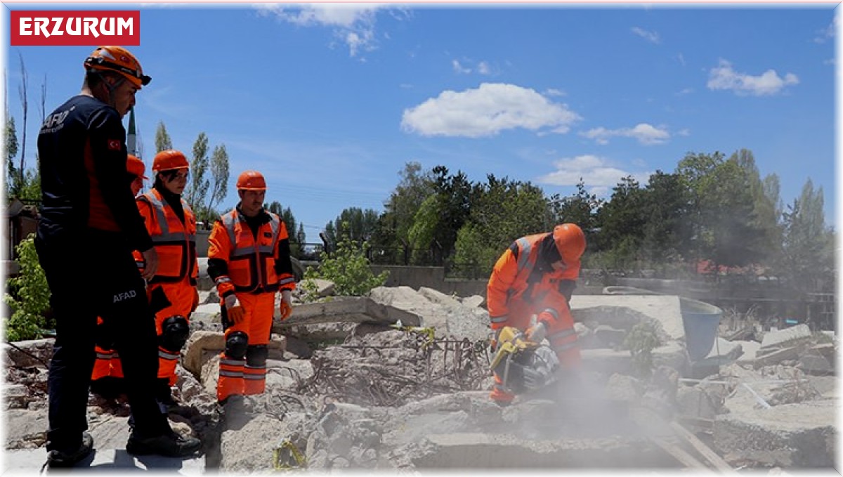 Olası deprem için yerinde eğitim aldılar
