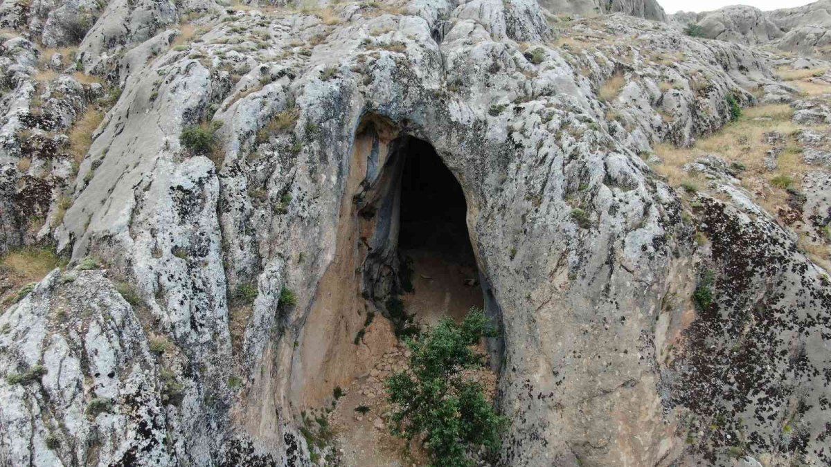 Ölbe vadisi ve Deve Mağarası turizme kazandırılmayı bekliyor