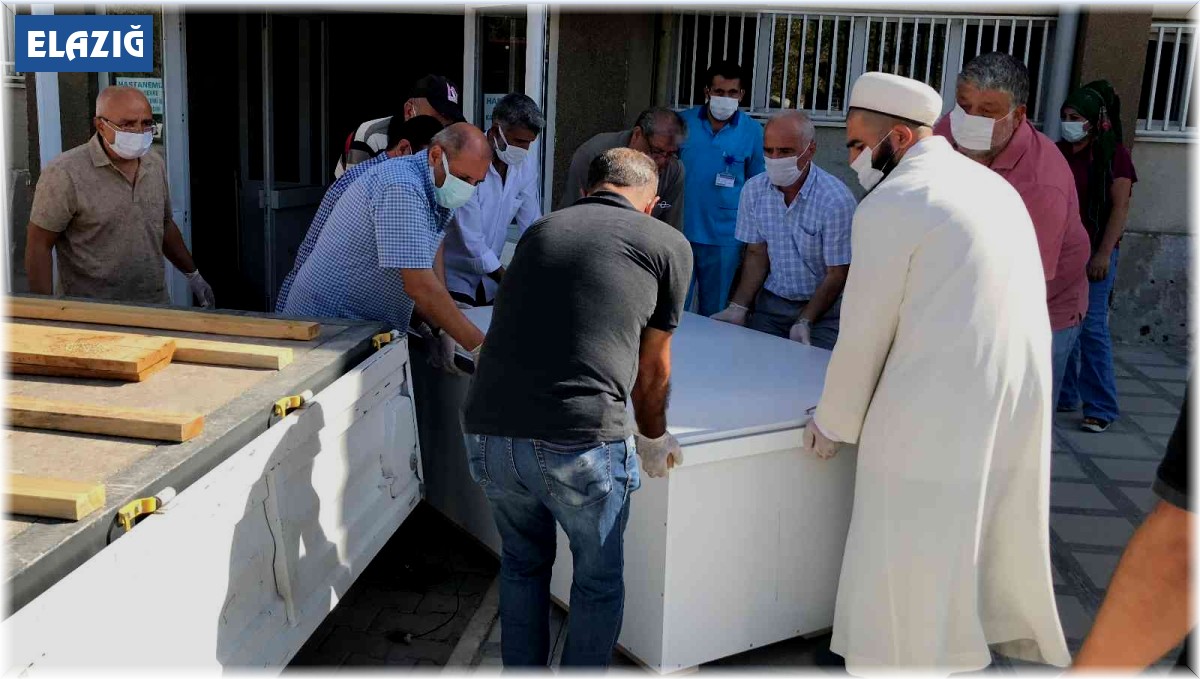 Öldüğü 5 gün sonra fark edildi, özel tabut ile taşındı