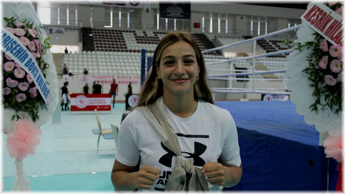 Olimpiyat ikincisi Buse Naz Çakıroğlu: 'Moral vermek için Elazığ’a geldim'