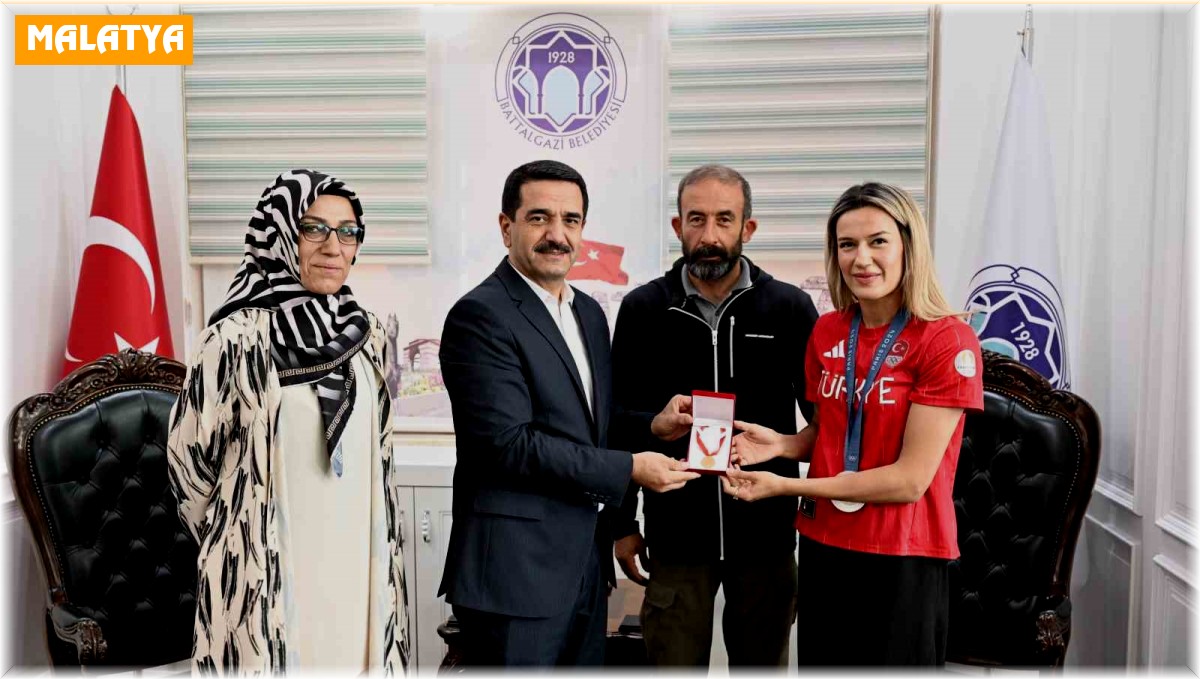 Olimpiyat Madalyalı Hatice Akbaş'tan Başkan Taşkın'a ziyaret