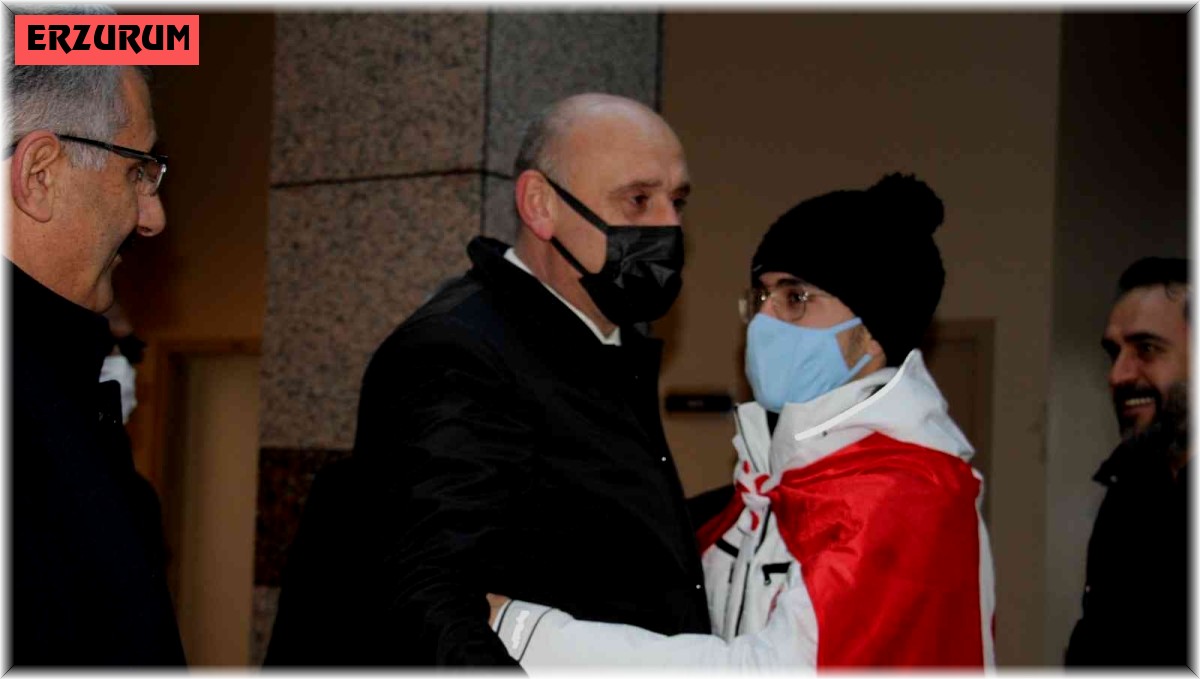 Olimpiyatlarda mücadele edecek Furkan Akar alkışlarla Çin'e uğurlandı