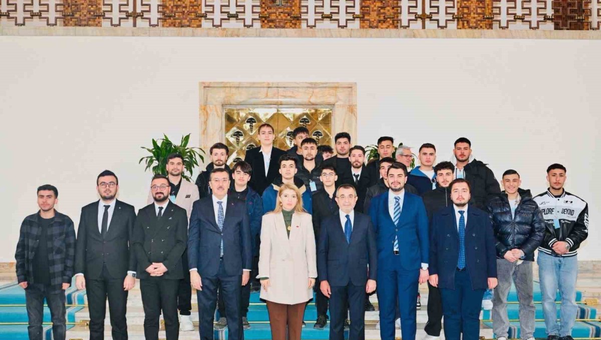 Ölmeztoprak: "Cumhurbaşkanımızın mesajları nettir, bayrağımıza uzanan kirli eller hesap verecek"