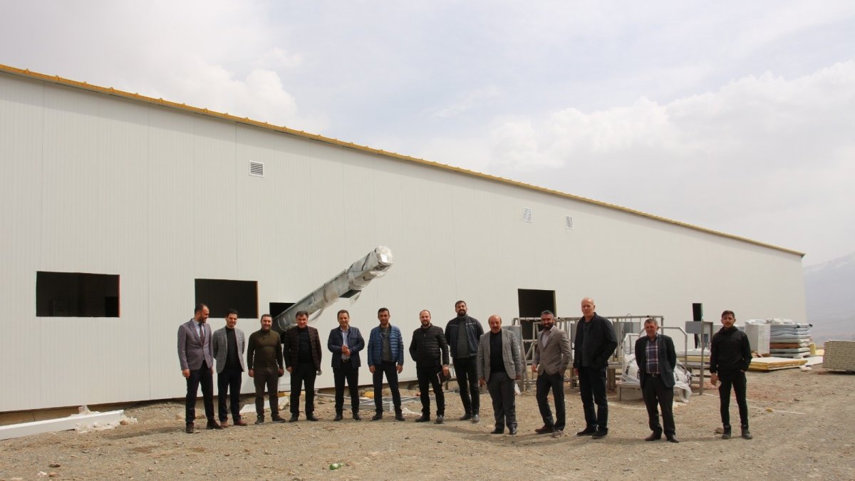 Oltu Cağ Kebap Fabrikasında makine ekipmanı kuruluyor