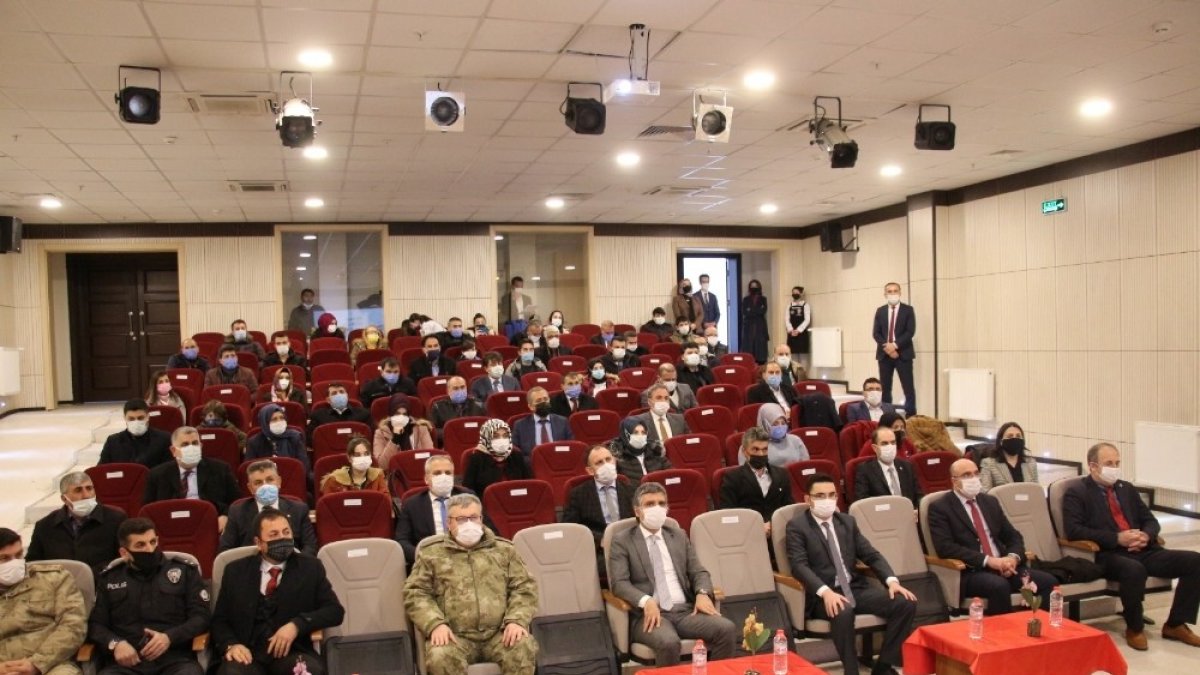 Oltu'da 12 Mart İstiklal Marşı'nın kabulü ve Mehmet Akif Ersoy'u anma programı