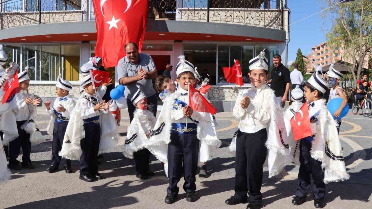 Oltu'da 300 çocuk sünnet oluyor