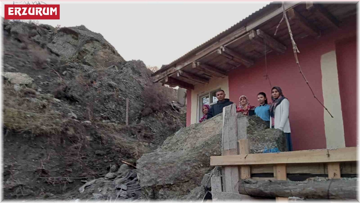 Oltu'da dev kaya parçası balkona girdi, 5 kişilik aile ölümden döndü