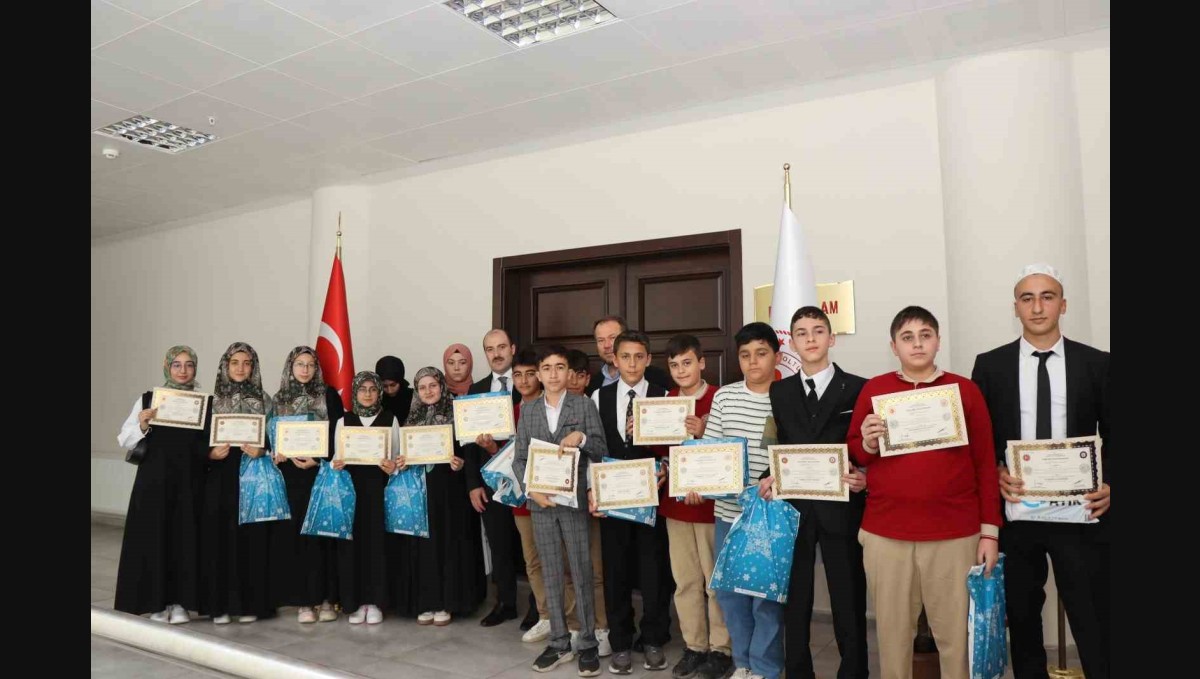 Oltu'da Hafız ve Hafizeler belgelerine kavuştu