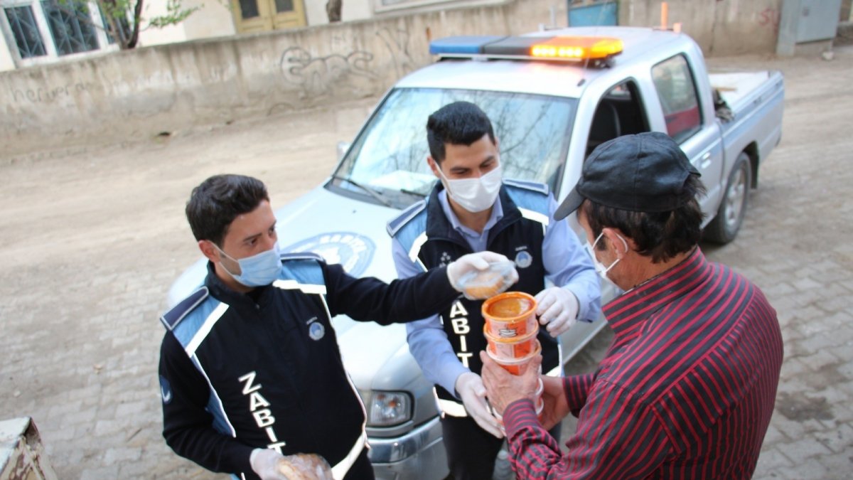Oltu'da kalpleri ısıtan iftar yemeği