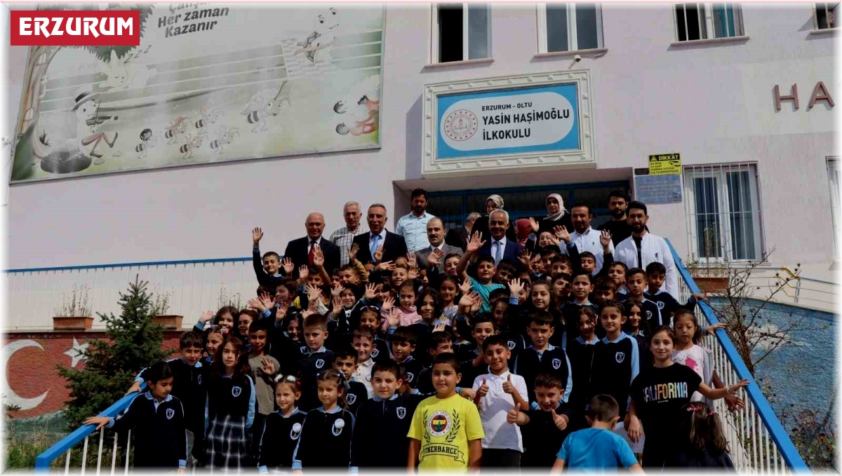 Oltu'da öğrencilere kırtasiye desteği