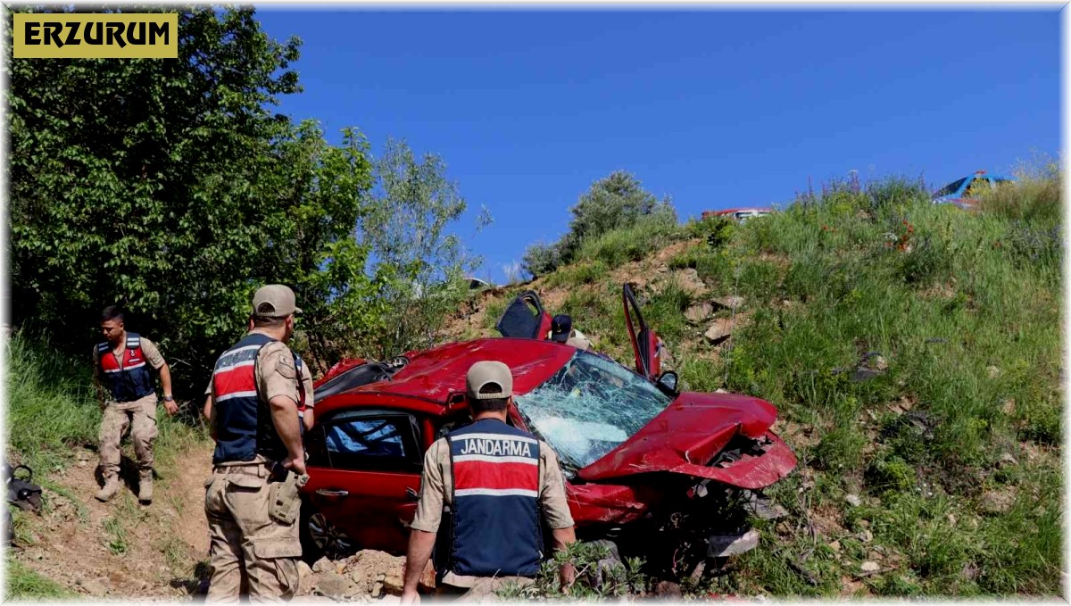 Oltu'da otomobil şarampole yuvarlandı: 2 ölü, 3 ağır yaralı