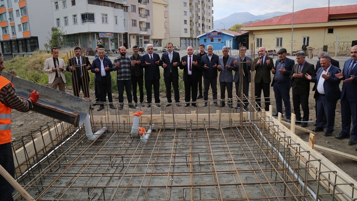 Oltu'da yapılacak muhtar evinin temeli atıldı