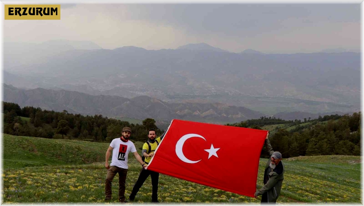 Oltu doğa severler Kırdağ'da Türk Bayrağı açtılar