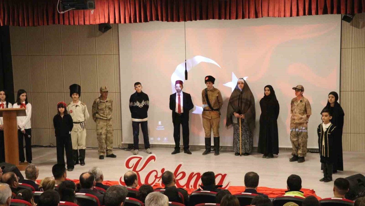 Oltu Mehmet Akif Ersoy Ortaokulu'nda, İstiklal Marşı'nın kabulü ve Mehmet Akif Ersoy'u anma programı