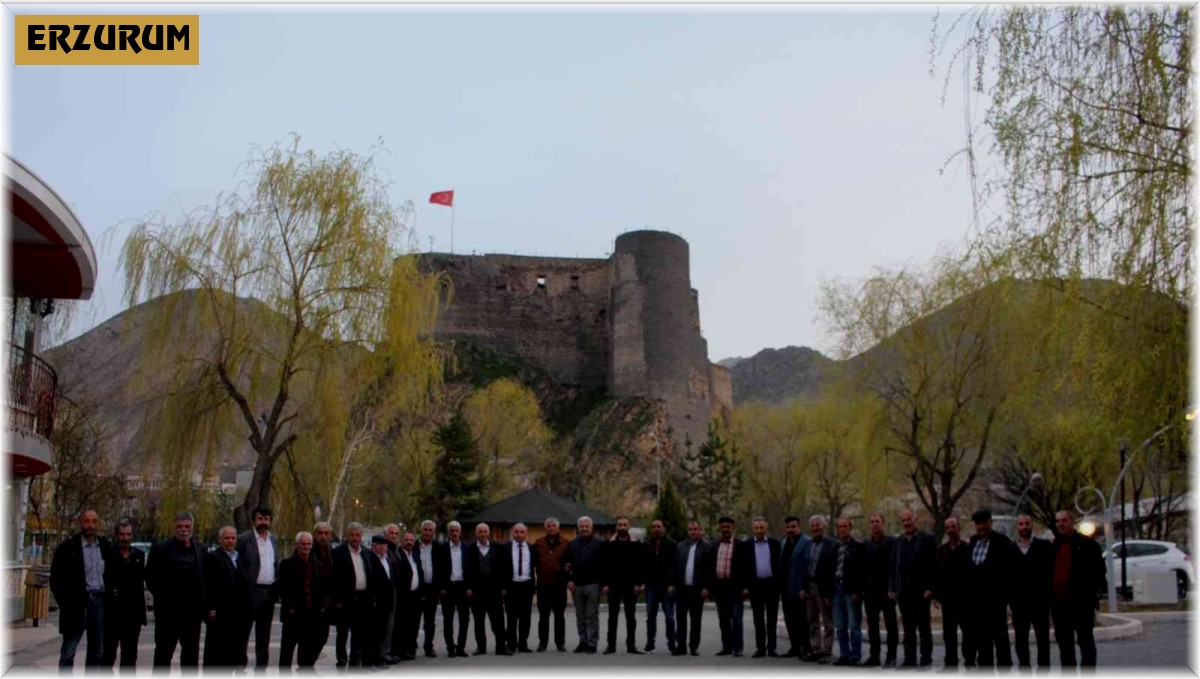 Oltu Muhtarlar Deneği'nden iftar yemeği