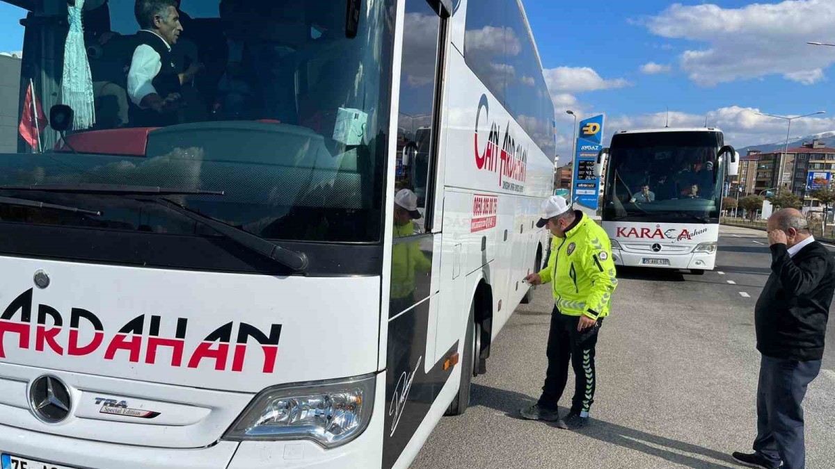Oltu polisinden kış lastiği kontrolü