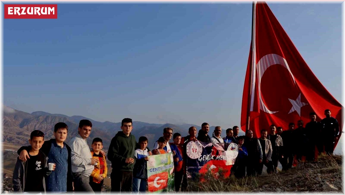 Oltu protokolü Sitare Dağı'na tırmandı