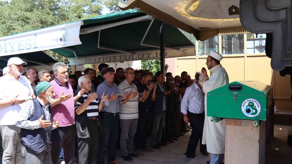 Oltulu Ümit Öğretmen hayatını kaybetti