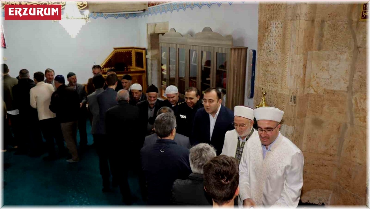 Oltulular Tarihi Aslanpaşa Camii'nde bayramlaştı