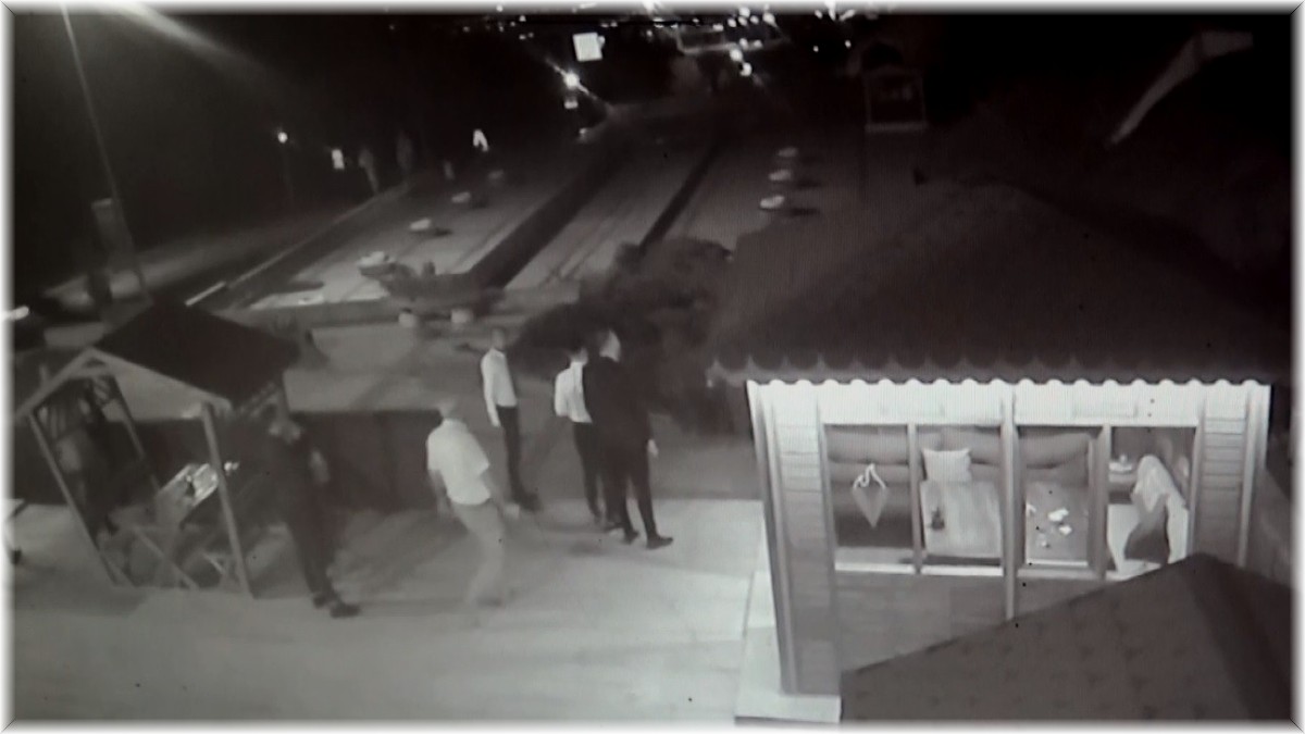 Ölümden saniyelerle kurtuldular, faciayı mescit önledi