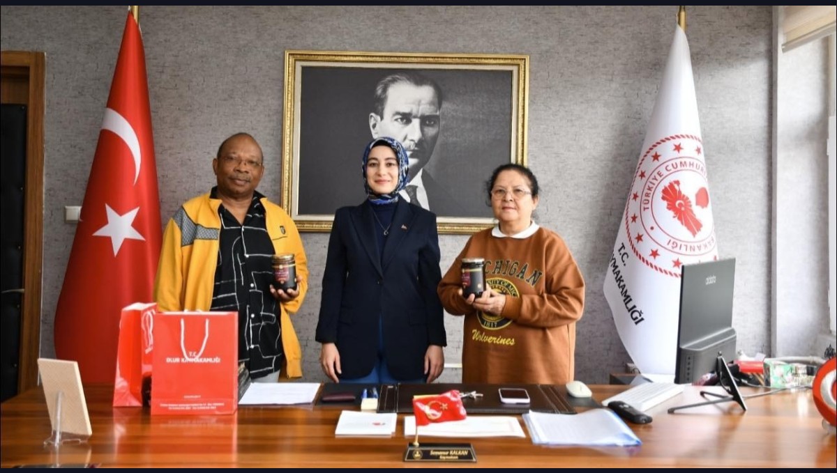 Olur Kaymakamı Semanur Kalkan'a Afrika'dan anlamlı ziyaret