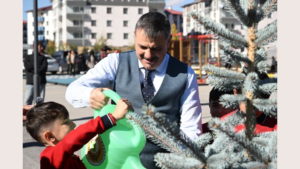 Ömer Duygun İlkokulu'nda fidan dikim etkinliği