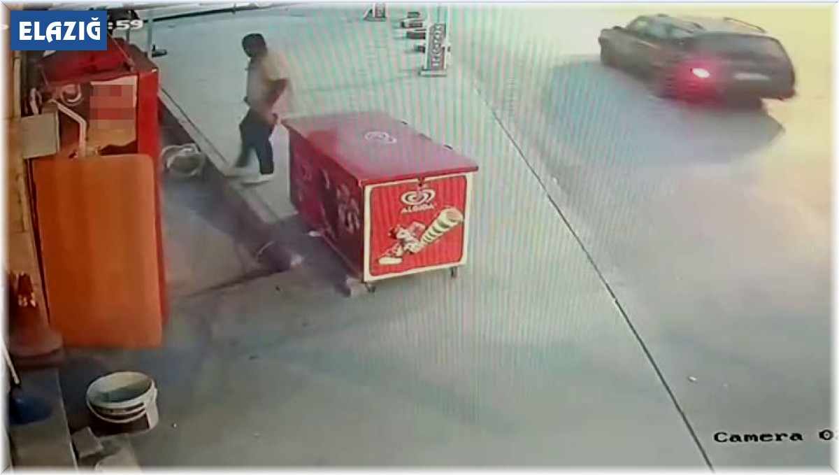 Önce etrafı kolaçan etti ardından çaldı: O anlar kamerada