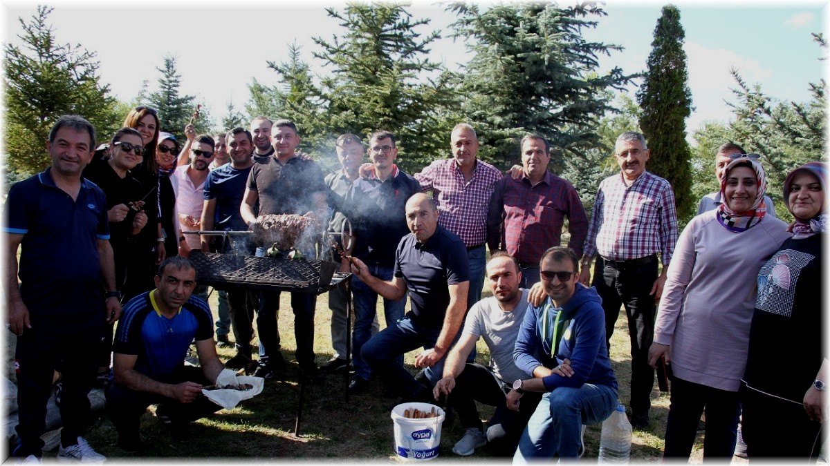 Önce halay sonra cağ kebap