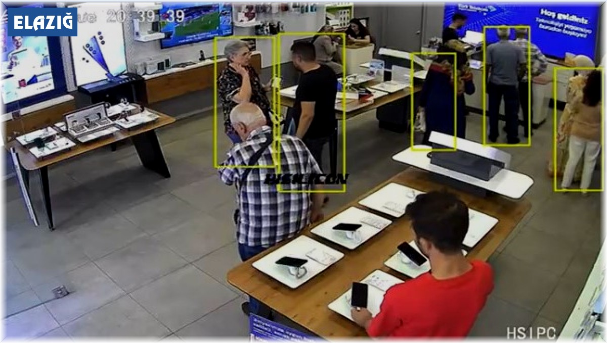 Önce keşif yaptı, sonra çaldı: Elazığ'da mağazadaki telefon hırsızlığı kamerada