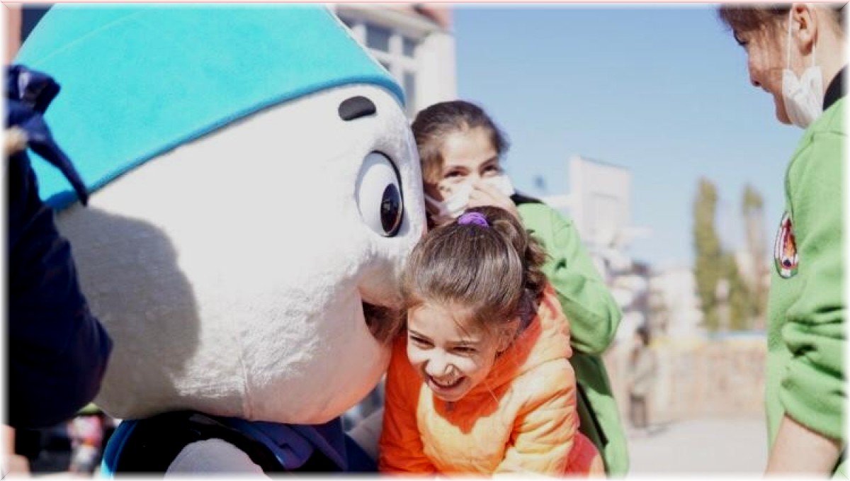 Önce yardım sonra eğlence