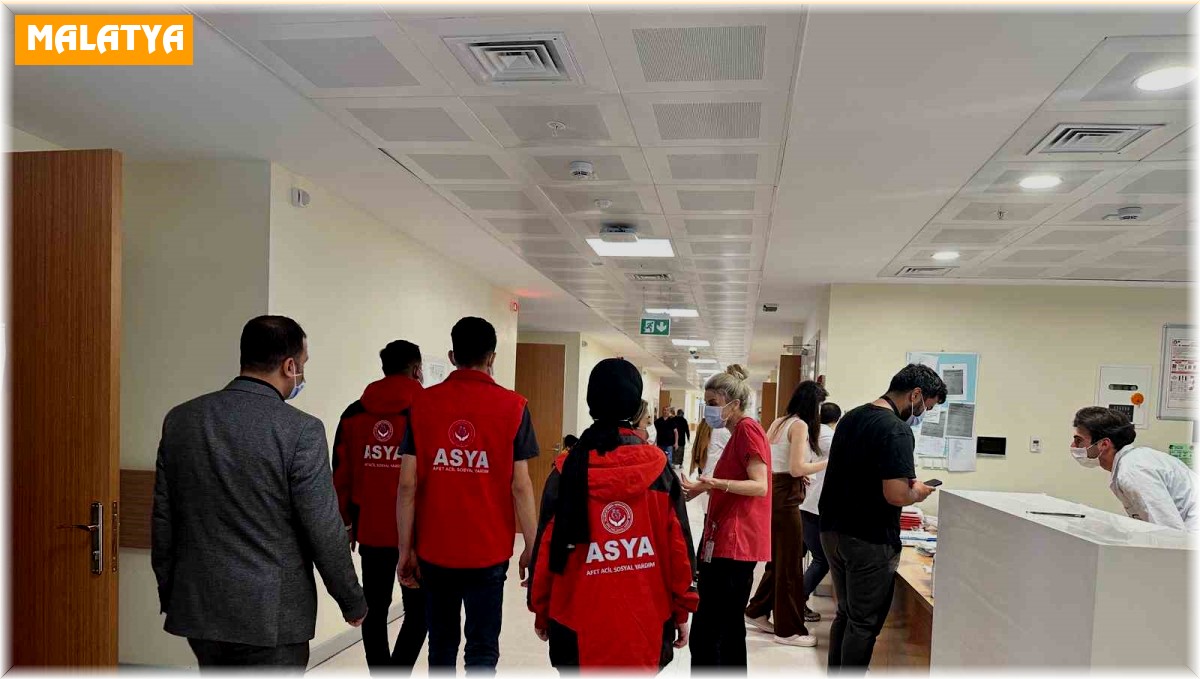 Onkoloji Hastanesi'nde tedavi gören çocuklara moral ziyareti