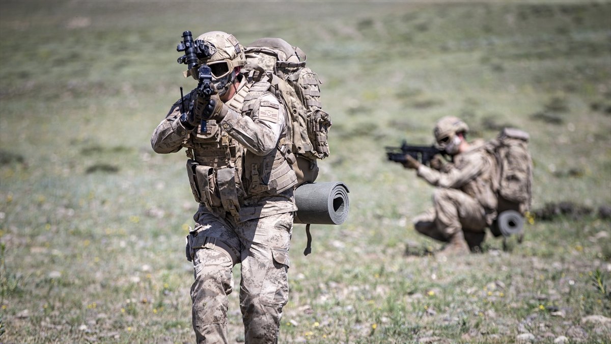 Operasyonlara "daima hazır" olan komandolar "dosta güven, düşmana korku" veriyor