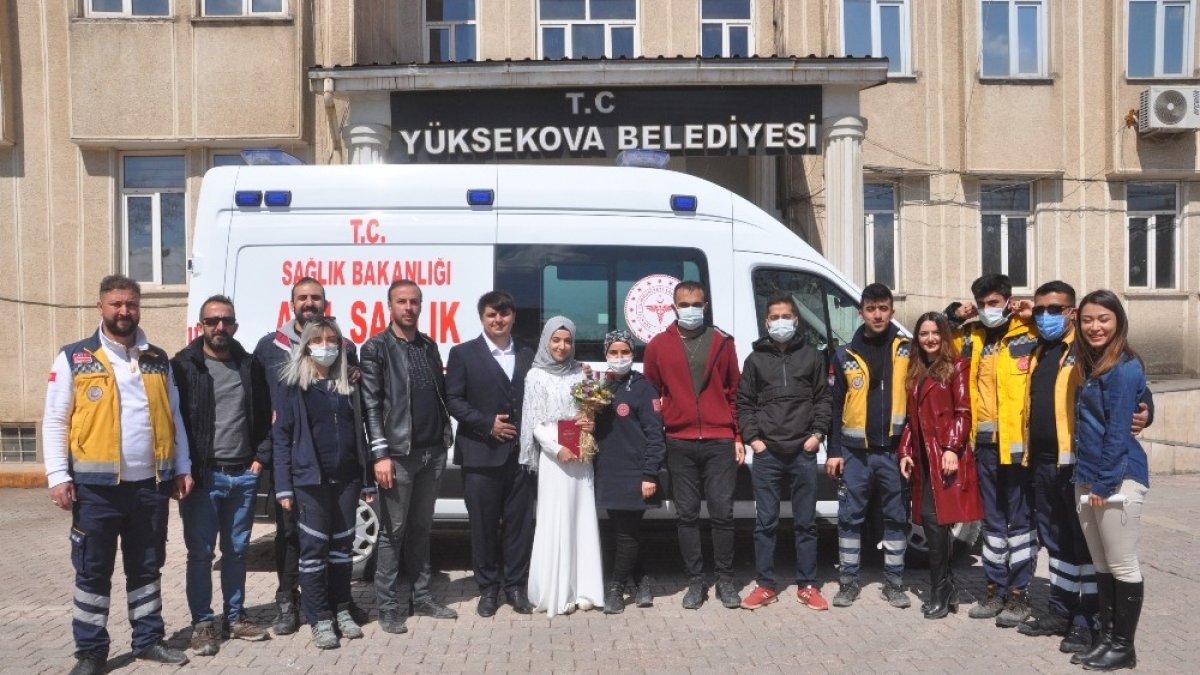 Ordulu sağlıkçı Yüksekova'da nikh masasına oturdu